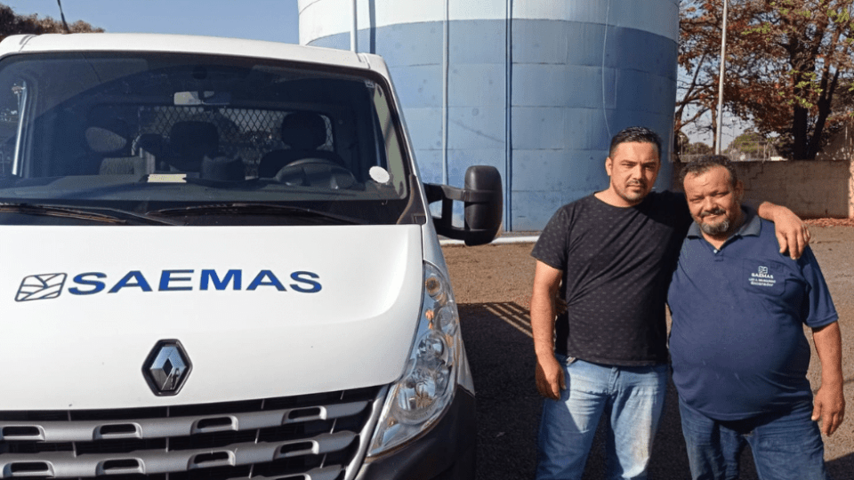 PAI E FILHO SEGUEM TRADI&Ccedil;&Atilde;O DE FAM&Iacute;LIA NO SERVI&Ccedil;O DE &Aacute;GUA