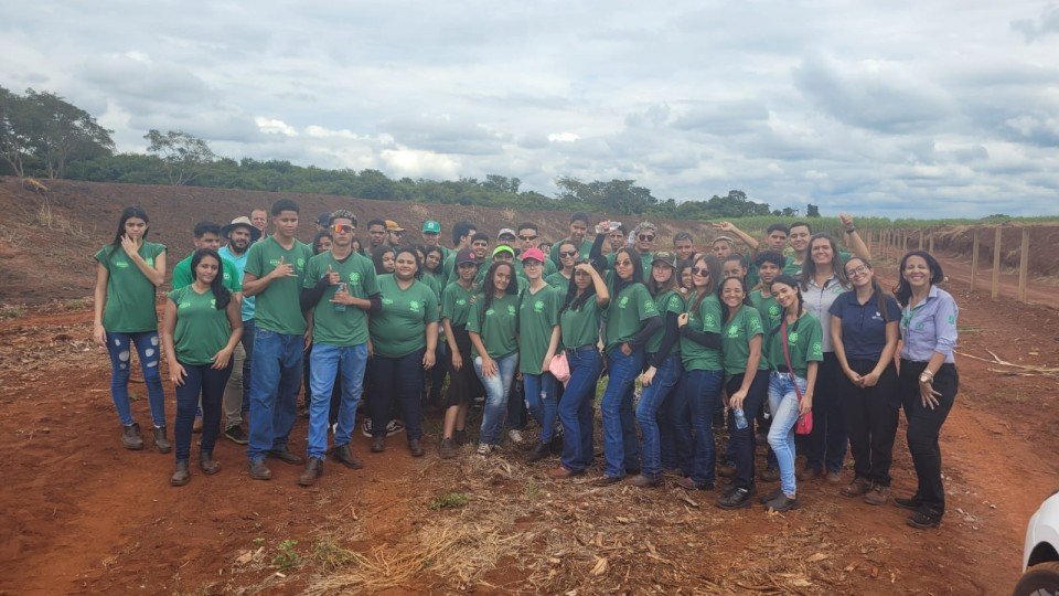 ALUNOS DE PROJETO RURAL VISITAM ESTA&Ccedil;&Atilde;O DE TRATAMENTO DE ESGOTO