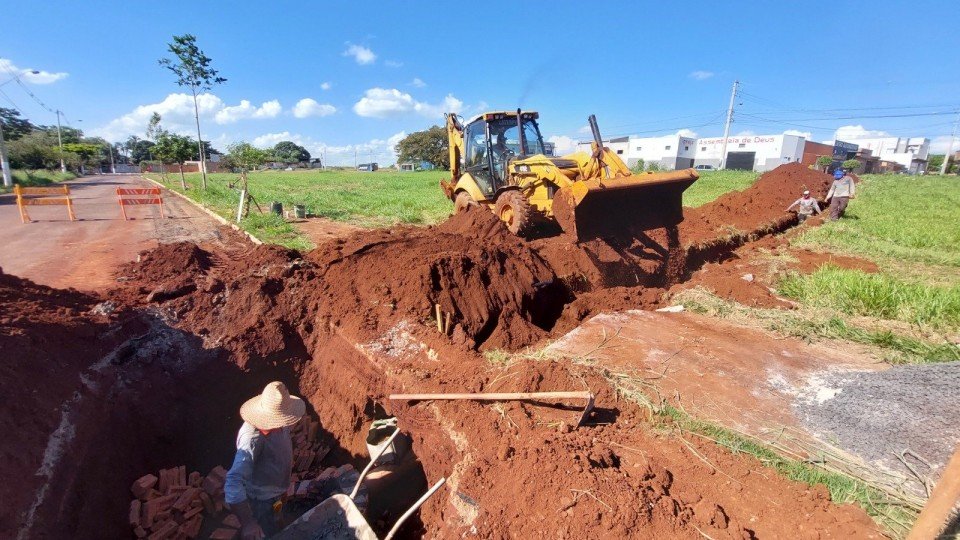 <strong>SAEMAS PROMOVE MELHORIAS NA REDE DE ESGOTO DE QUATRO BAIRROS DE SERT&Atilde;OZINHO</strong>