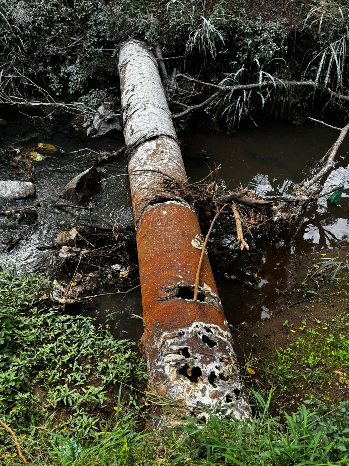 SAEMAS REALIZA OBRA NA AVENIDA EGISTO SICCHIERI PARA REPARO NA TUBULA&Ccedil;&Atilde;O DE ESGOTO