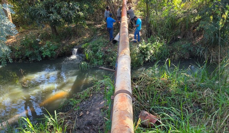 SAEMAS substitui travessia de esgoto no Jardim Ouro Preto